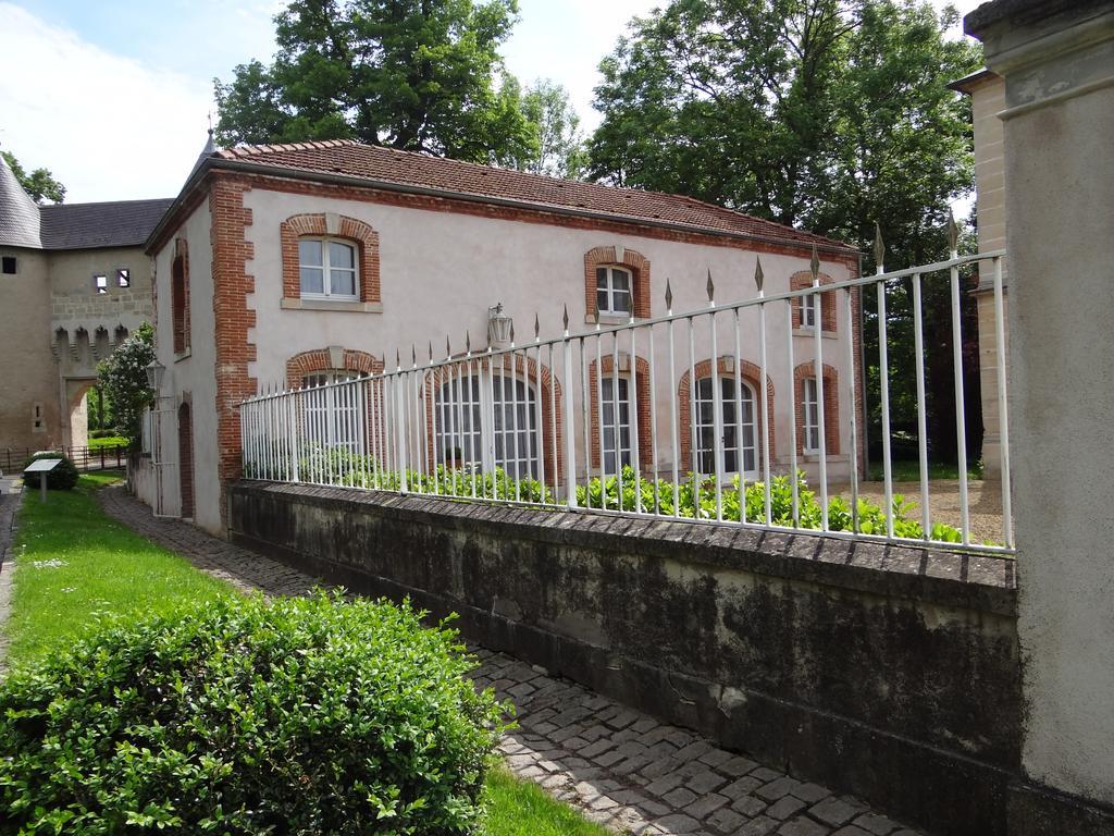 Chateau Mesny Gite Au Fil Des Pages Vic-sur-Seille Ngoại thất bức ảnh
